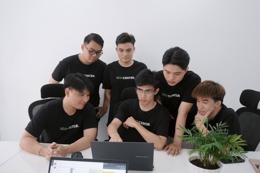 Team SEO Center trao đổi về giải pháp SEO website