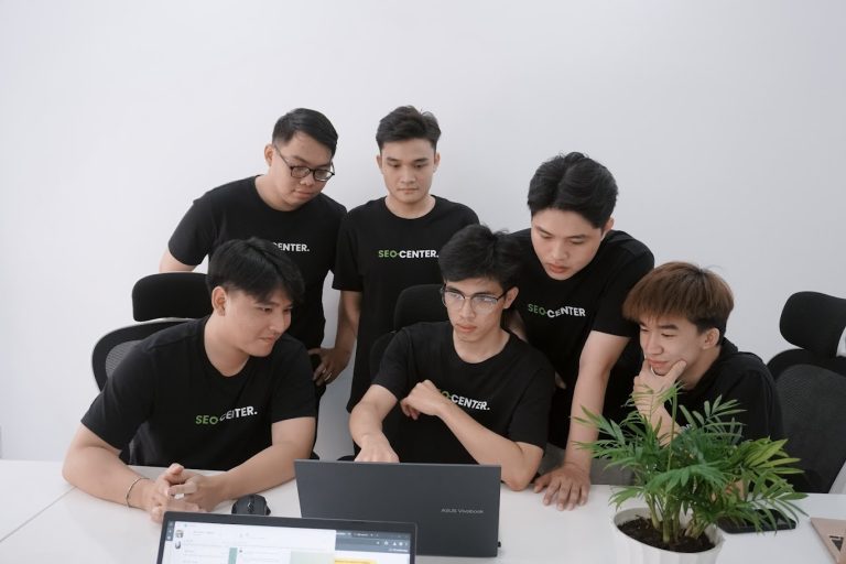 Team SEO Center trao đổi về giải pháp SEO website