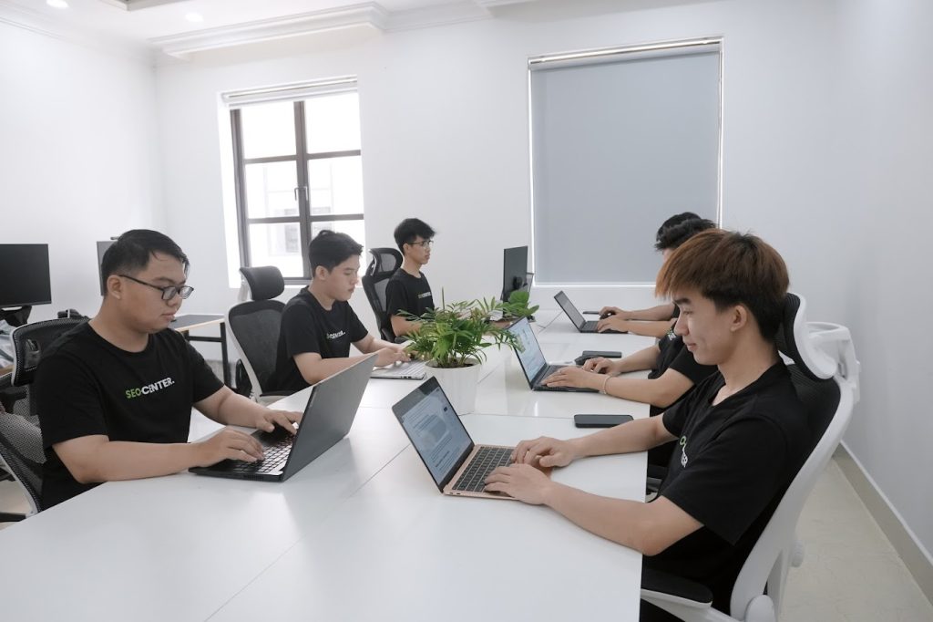 Văn phòng và đội ngũ SEO tại SEO Center